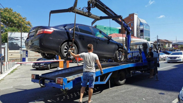 В Краснодаре от незаконно припаркованного транспорта очистили ул. им. Гоголя В Краснодаре от незаконно припаркованного транспорта очистили ул. им. Гоголя