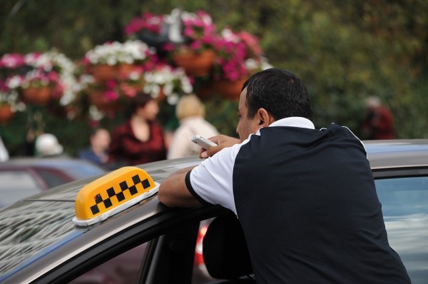 В Краснодаре таксист бросил ребенка с аутизмом на полпути к дому В Краснодаре таксист бросил ребенка с аутизмом на полпути к дому