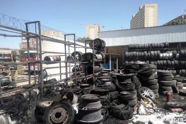 Сгорел автомагазин