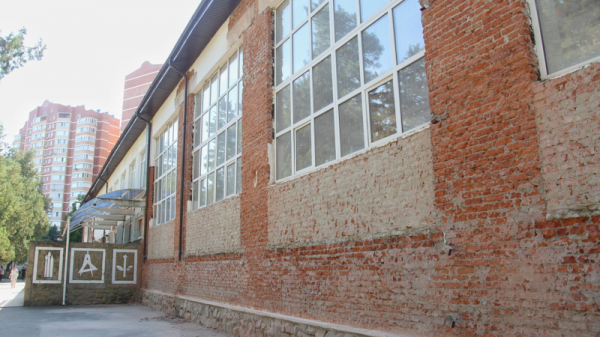 В Краснодаре впервые за 50 лет капитально ремонтируют фасад гимназии № 69 В Краснодаре впервые за 50 лет капитально ремонтируют фасад гимназии № 69