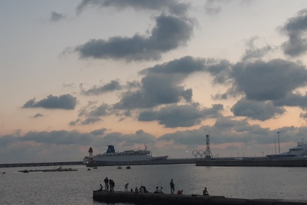 Никогда такого не было и вот опять: Сочи заполонили туристы (фото) Никогда такого не было и вот опять: Сочи заполонили туристы (фото)