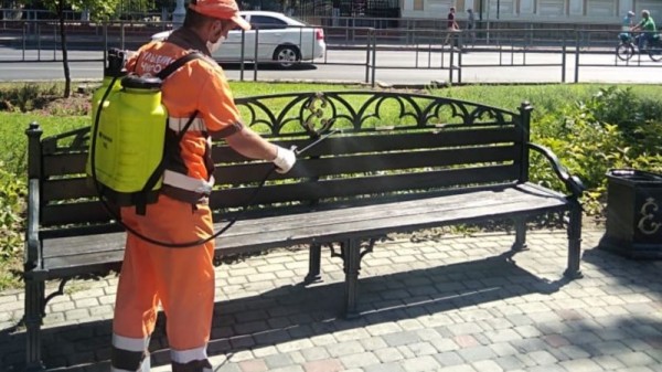 В Краснодаре продолжается комплексная дезинфекция транспорта и общественных территорий