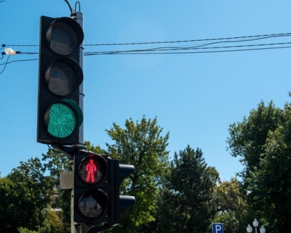 В Краснодаре завершается строительство светофоров у школы по улице Героя Аверкиева В Краснодаре завершается строительство светофоров у школы по улице Героя Аверкиева