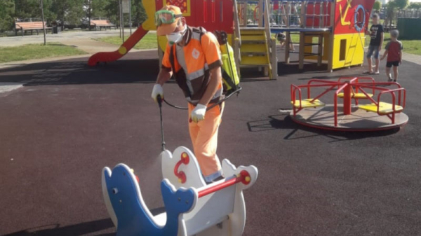 В Краснодаре продолжается комплексная дезинфекция транспорта и общественных территорий