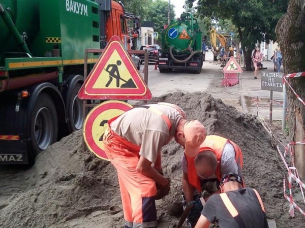 В Краснодаре служба по содержанию сетей ливневой канализации прочистила больше 190 км коллекторов