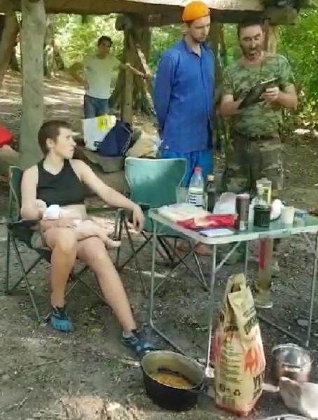 Жили в лесу, спали в машине: мать Шутки рассказала о быте с новорожденной дочкой в Сочи (видео) Жили в лесу, спали в машине: мать Шутки рассказала о быте с новорожденной дочкой в Сочи (видео)