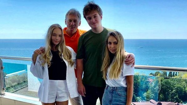 Дочь пресс-секретаря Путина обвинили в лицемерии после отдыха в Сочи вместе с папой