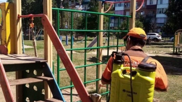 В Краснодаре продолжают комплексную дезинфекцию города