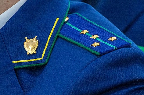 Прокуратура Кубани нашла подростков, скинувших зажженную бутылку с балкона