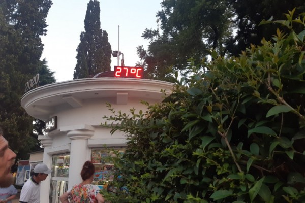 Никогда такого не было и вот опять: Сочи заполонили туристы (фото) Никогда такого не было и вот опять: Сочи заполонили туристы (фото)