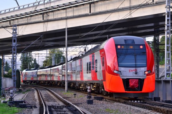 Ласточка, следовавшая из Анапы в Сочи, насмерть сбила 29-летнего мужчину Ласточка, следовавшая из Анапы в Сочи, насмерть сбила 29-летнего мужчину