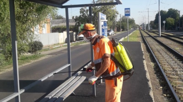 В Краснодаре продолжается комплексная дезинфекция транспорта и общественных территорий