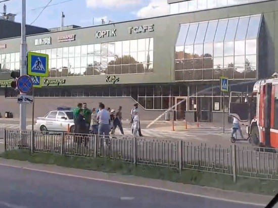 Краснодарцы рассказали об эвакуациях в ТЦ «МедиаПлаза» и магазинах крупной торговой сети. ВИДЕО Краснодарцы рассказали об эвакуациях в ТЦ «МедиаПлаза» и магазинах крупной торговой сети. ВИДЕО