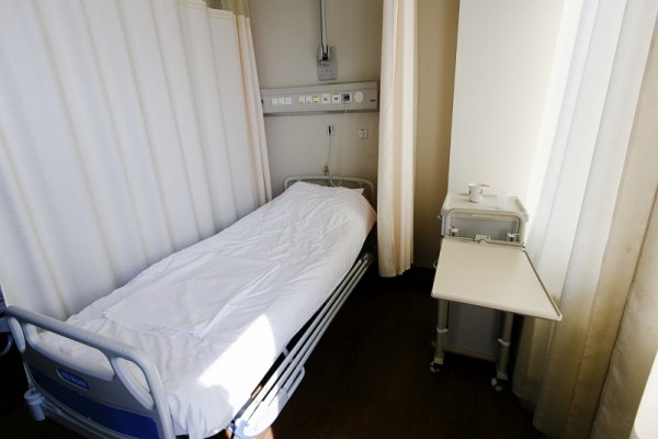 Люди молодого и среднего возраста стали умирать от коронавируса на Кубани