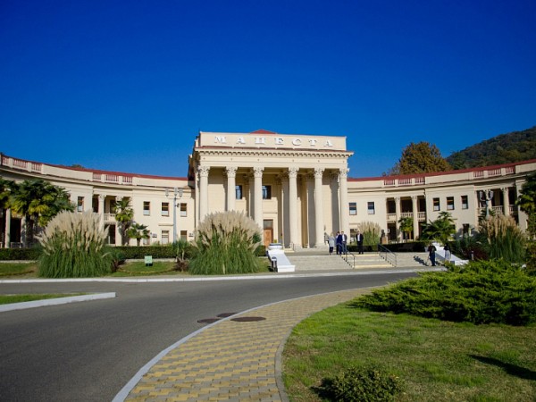 Этим летом в Сочи отдохнули более 2,2 млн туристов Этим летом в Сочи отдохнули более 2,2 млн туристов