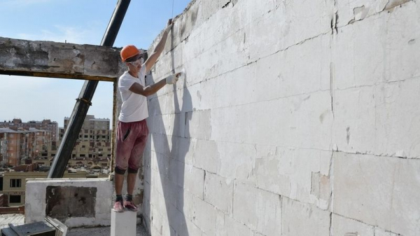 В поврежденном пожаром доме по ул. Российской в Краснодаре продолжаются восстановительные работы