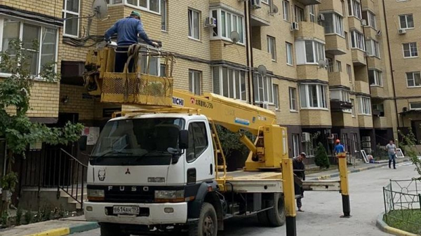 В подъездах пострадавшего при пожаре дома по ул. Российской в Краснодаре меняют окна