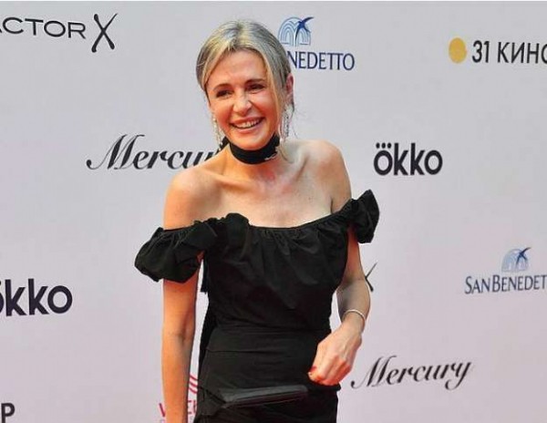 Без прически и макияжа, но в серьгах по цене &laquo;однушки&raquo; в Москве: обсуждаем наряды звезд на &laquo;Кинотавре&raquo; в Сочи