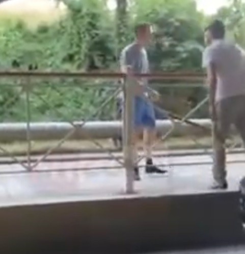 Лихие двухтысячные: авторазборка на дороге в Сочи спровоцировала пробку (Видео)