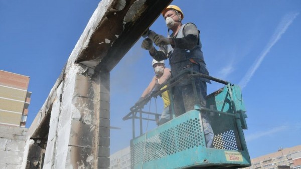 В поврежденном пожаром доме по ул. Российской в Краснодаре продолжаются восстановительные работы