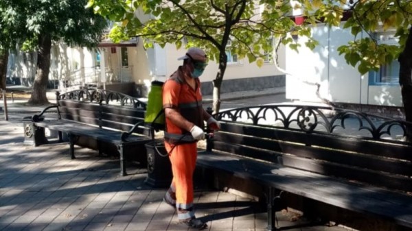 В Краснодаре за сутки дезинфицировали более 1200 остановок