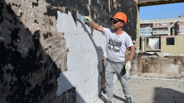 В поврежденном пожаром доме по ул. Российской в Краснодаре продолжаются восстановительные работы