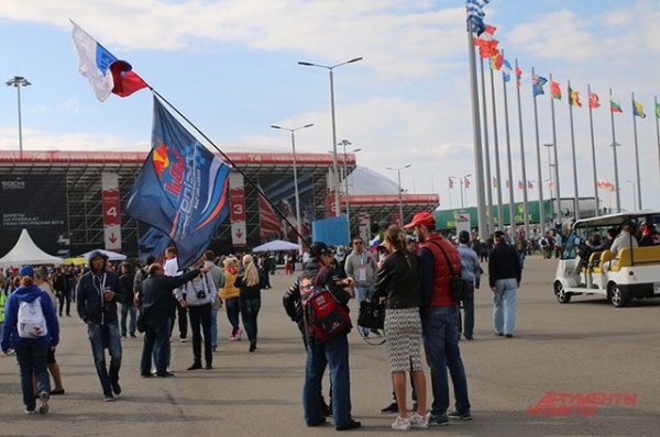 На «Формуле-1» в Сочи проведут видеопрогулку по пит-лейну для болельщиков На «Формуле-1» в Сочи проведут видеопрогулку по пит-лейну для болельщиков