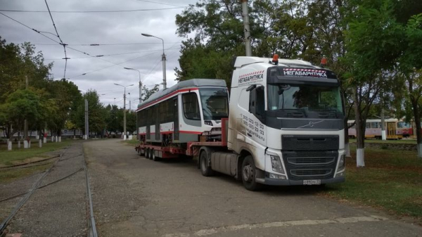 В Западное депо Краснодара доставили 18-й трамвай из партии 2020 года
