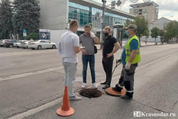 Нечистоты в реку поступают из сетей Водоканала Нечистоты в реку поступают из сетей Водоканала