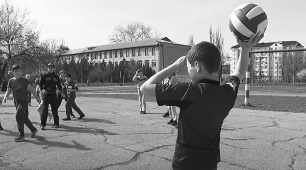 А у нас во дворе. Любимые игры советских детей