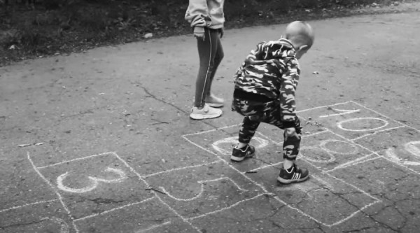 А у нас во дворе. Любимые игры советских детей