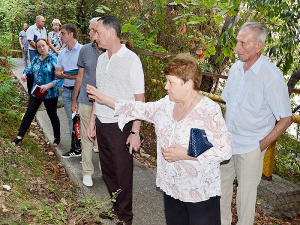 Опасную сгоревшую многоэтажку в Сочи обследовал депутат 