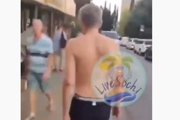 Сезон 2020 продолжает удивлять: на улицах Сочи появились новые "модники" (ВИДЕО) Сезон 2020 продолжает удивлять: на улицах Сочи появились новые "модники" (ВИДЕО)