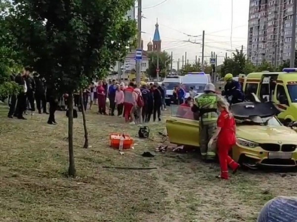 В Краснодаре в ДТП погиб водитель BMW и два его пассажира (ВИДЕО)