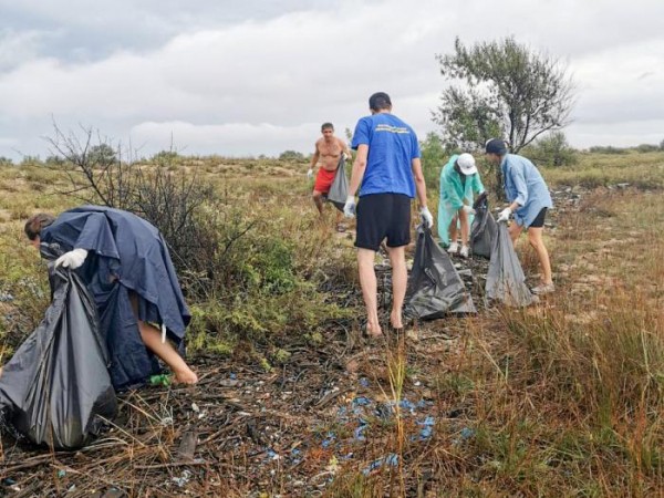 Около 25 кубометров мусора вывезли с анапских дюн 