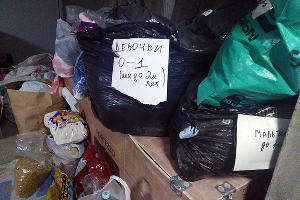 «Не было сил улыбаться каждому, просто вышли и помогаем». Как собирают гуманитарную помощь для погорельцев в Музыкальном