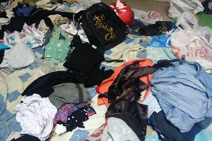 «Не было сил улыбаться каждому, просто вышли и помогаем». Как собирают гуманитарную помощь для погорельцев в Музыкальном