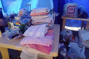 «Не было сил улыбаться каждому, просто вышли и помогаем». Как собирают гуманитарную помощь для погорельцев в Музыкальном