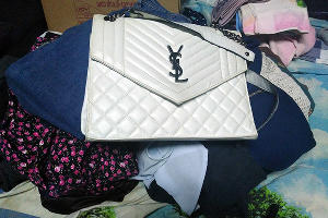 «Не было сил улыбаться каждому, просто вышли и помогаем». Как собирают гуманитарную помощь для погорельцев в Музыкальном