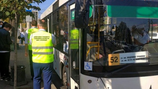 Около 4,2 тысяч единиц общественного транспорта Краснодара проверили на соблюдение масочного режима