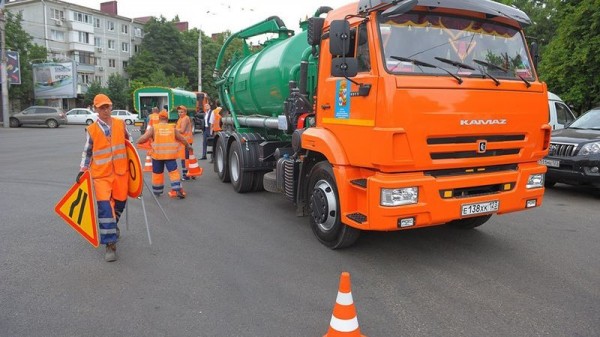 Служба содержания сетей ливневой канализации прочистила 216 километров коллекторов Краснодара Служба содержания сетей ливневой канализации прочистила 216 километров коллекторов Краснодара