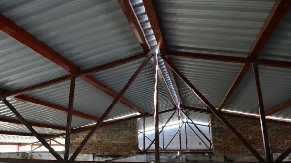 Ремонт кровли пострадавшего при пожаре дома по улице Российской в Краснодаре на завершающей стадии Ремонт кровли пострадавшего при пожаре дома по улице Российской в Краснодаре на завершающей стадии