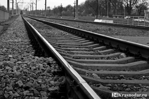 Сбитая поездом школьница СОШ № 65 доставлена в реанимацию