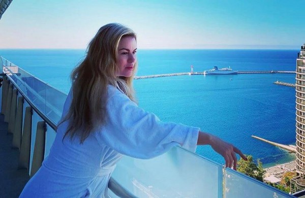 После перенесенного коронавируса Семенович снялась обнаженной на отдыхе Сочи (ВИДЕО)