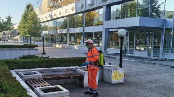 В Краснодаре за сутки обработали более 1200 остановок общественного транспорта