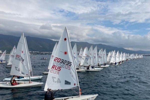Более 800 яхтсменов вышли в бухты Геленджика во время Всероссийской регаты Более 800 яхтсменов вышли в бухты Геленджика во время Всероссийской регаты