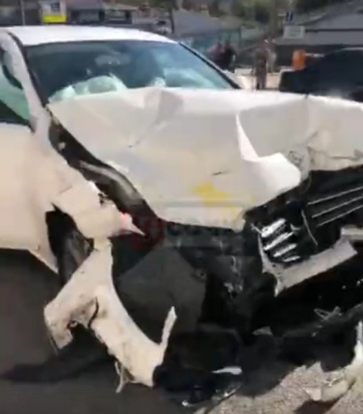 На Дублёре Курортного проспекта в Сочи в массовом ДТП пострадали два человека (ВИДЕО) На Дублёре Курортного проспекта в Сочи в массовом ДТП пострадали два человека (ВИДЕО)