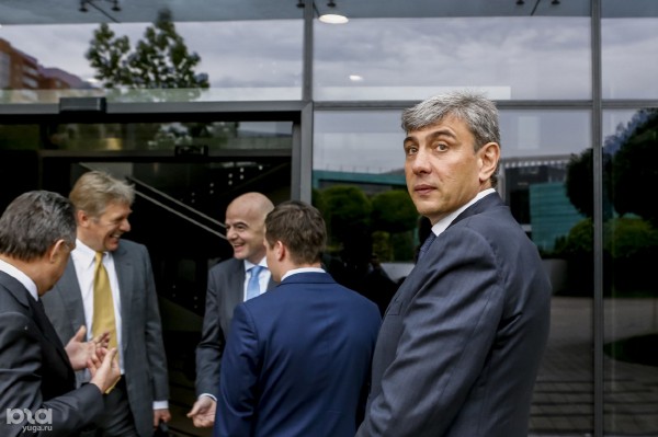 «Он не олигарх, он сам себя сделал». Журналист BBC рассказал о Сергее Галицком и его команде