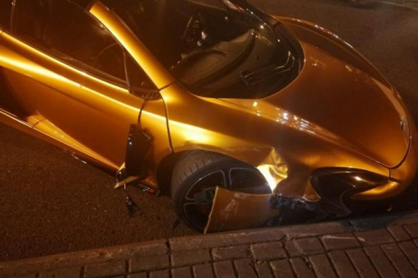 В Сочи столкнулись спорткары Mercedes Mclaren и Ferrari