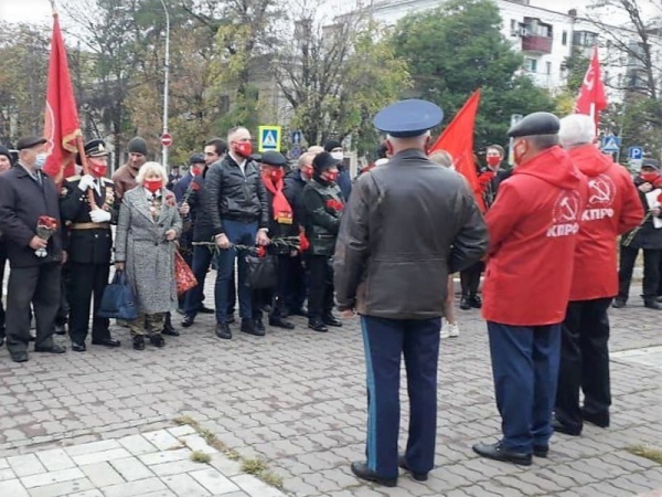Цветы Ленину и торжественное собрание онлайн: как кубанские коммунисты отметили 7 ноября Цветы Ленину и торжественное собрание онлайн: как кубанские коммунисты отметили 7 ноября